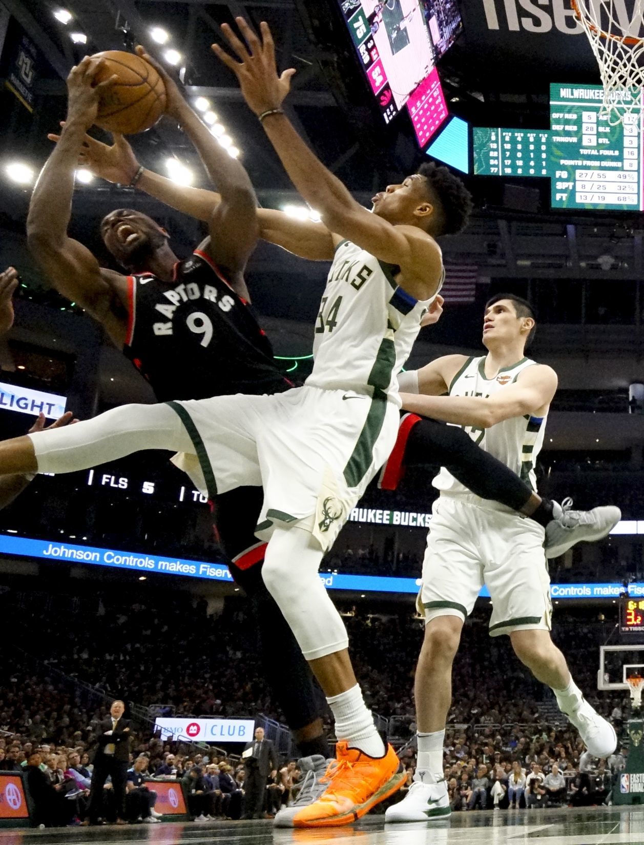 Bucks 125, Raptors 103